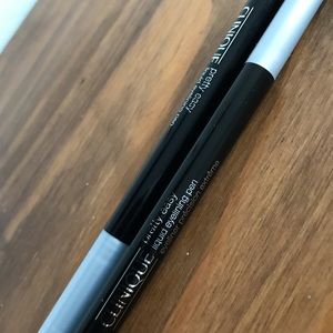 2 NEW Clinique Pretty Easy Liquid Eyeliner Pens